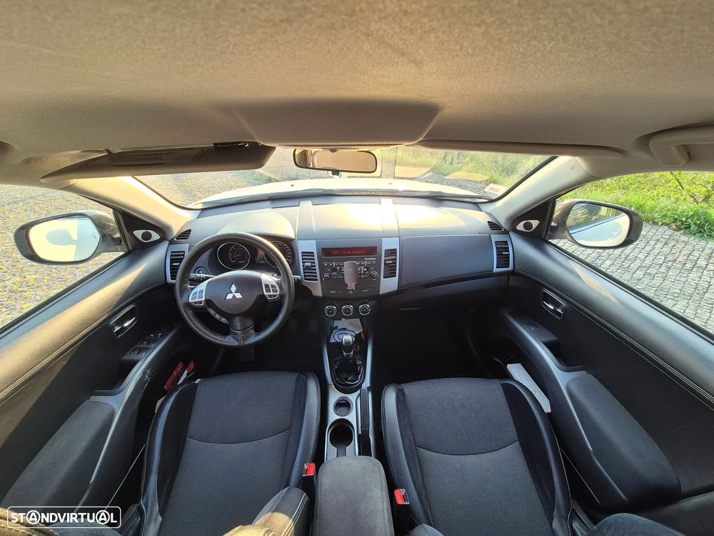 Mitsubishi Outlander 2.2 DI-D Instyle - 12