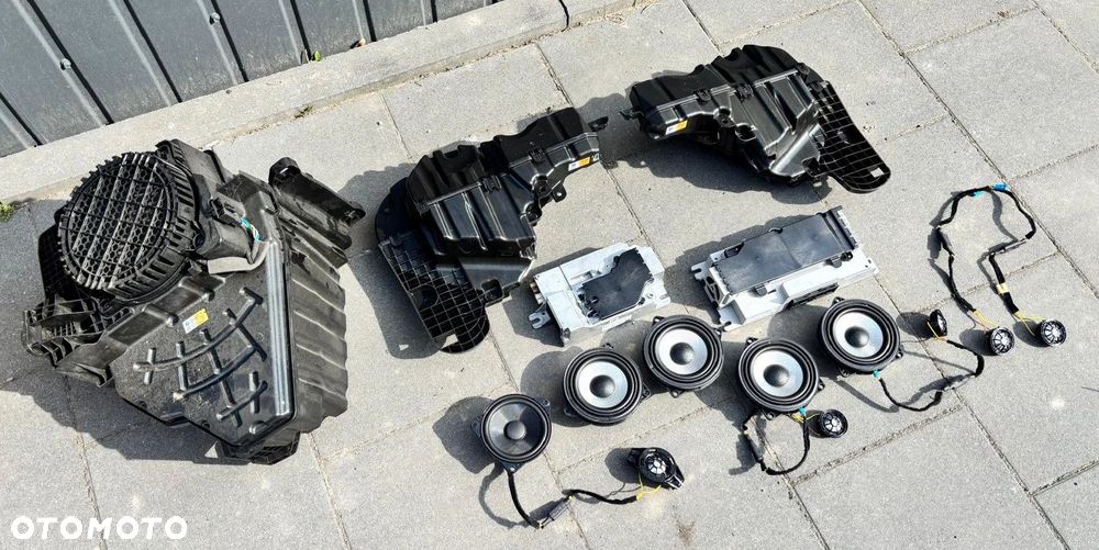 GLOSNIKI BOWERS WILKINS ZESTAW AUDIO SET BMW G70 KOMPLET - 1