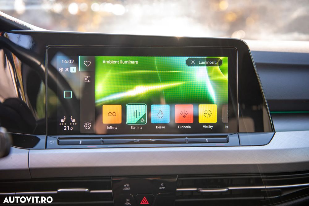 Volkswagen Golf Variant 2.0 TDI SCR DSG Life - 18