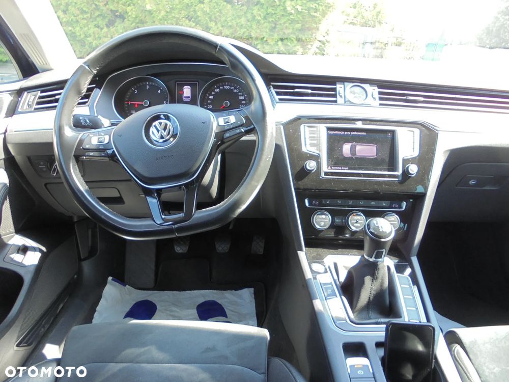 Volkswagen Passat Variant 2.0 TDI SCR BlueMotion Highline - 13