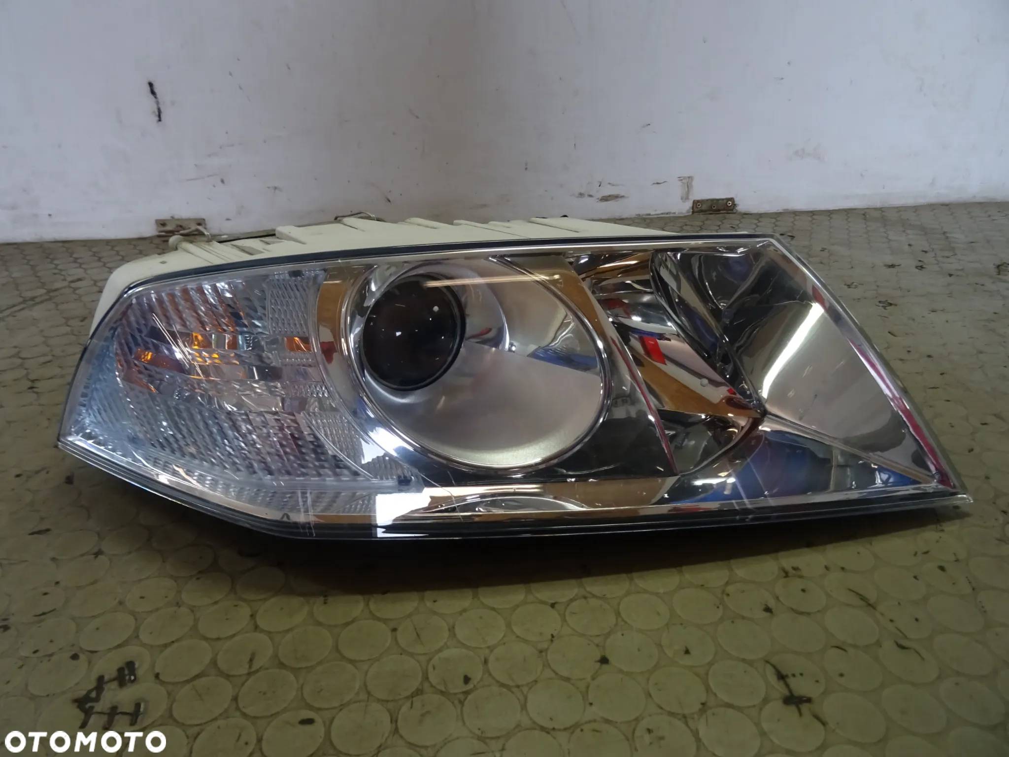 1Z1941016B 1Z1941015B lampy przod prawa lewa XENON EUROPA Skoda Octavia II 05-09 czesci - 2