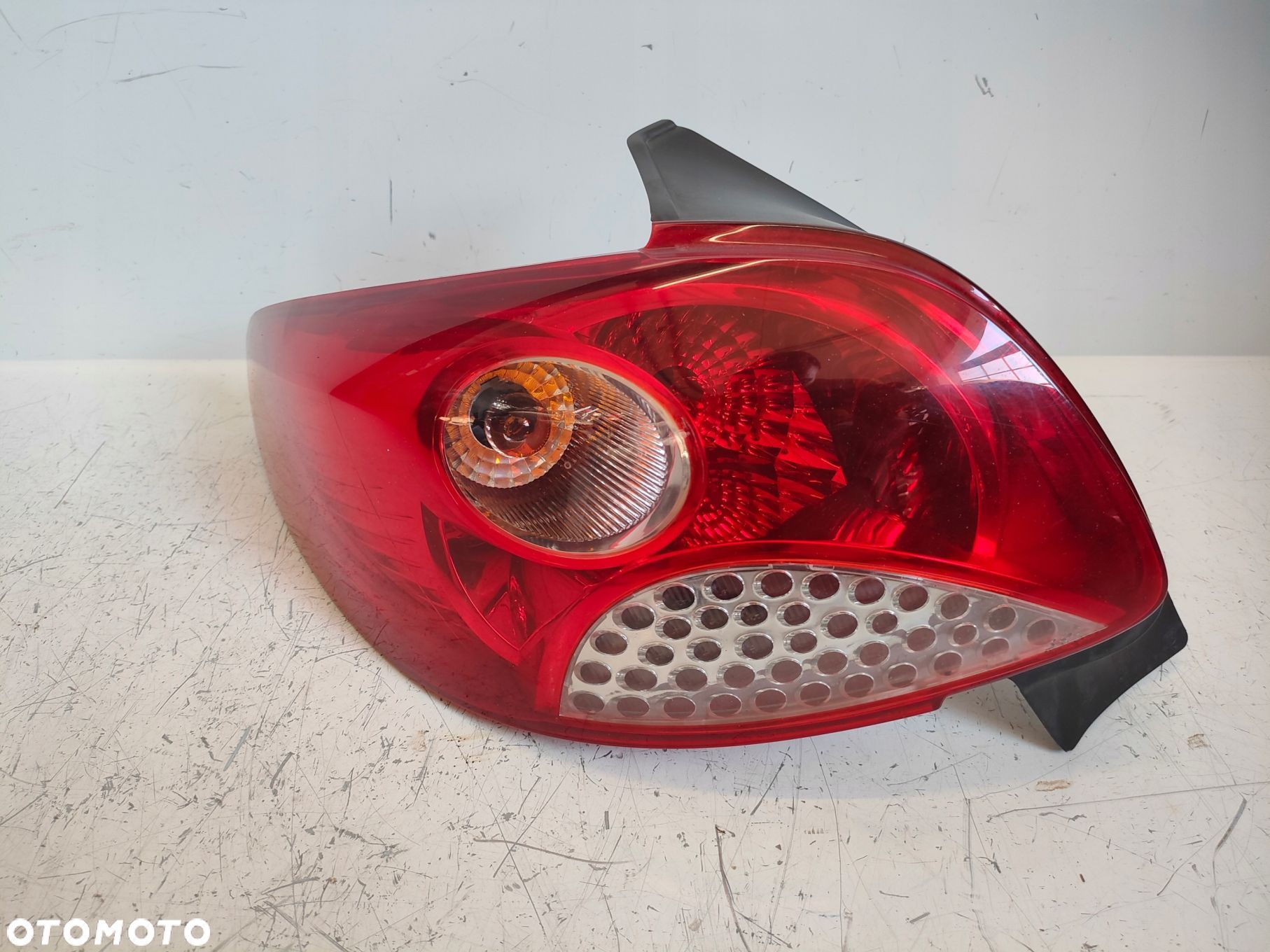 PEUGEOT 206+ 3D LAMPA LEWY TYŁ TYLNA - 1