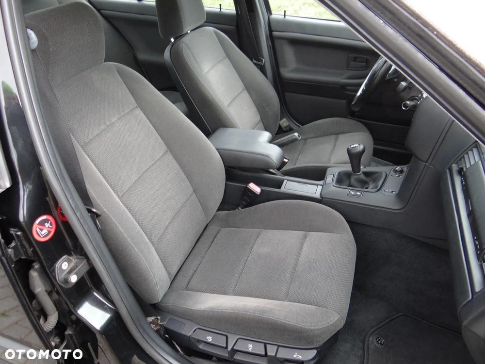 BMW Seria 3 316i - 34