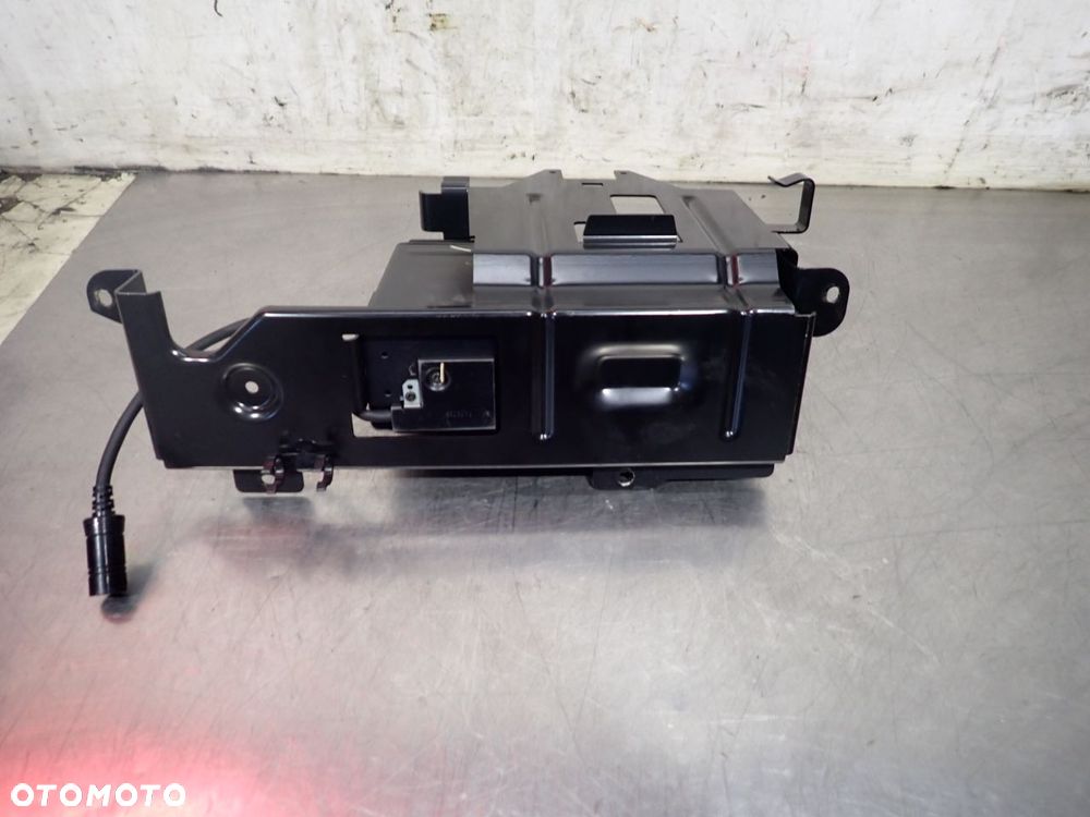 ZMIENIARKA CD AUDI A8 D2 2.5 - 5