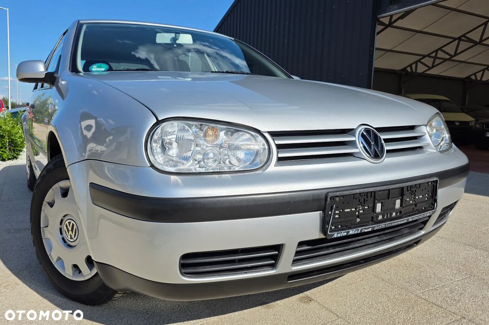 Volkswagen Golf - 1