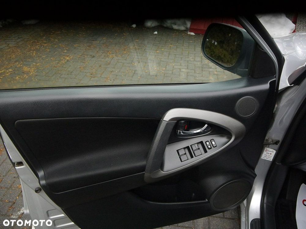 Toyota RAV4 2.2 D-4D 4x4 Sol - 29