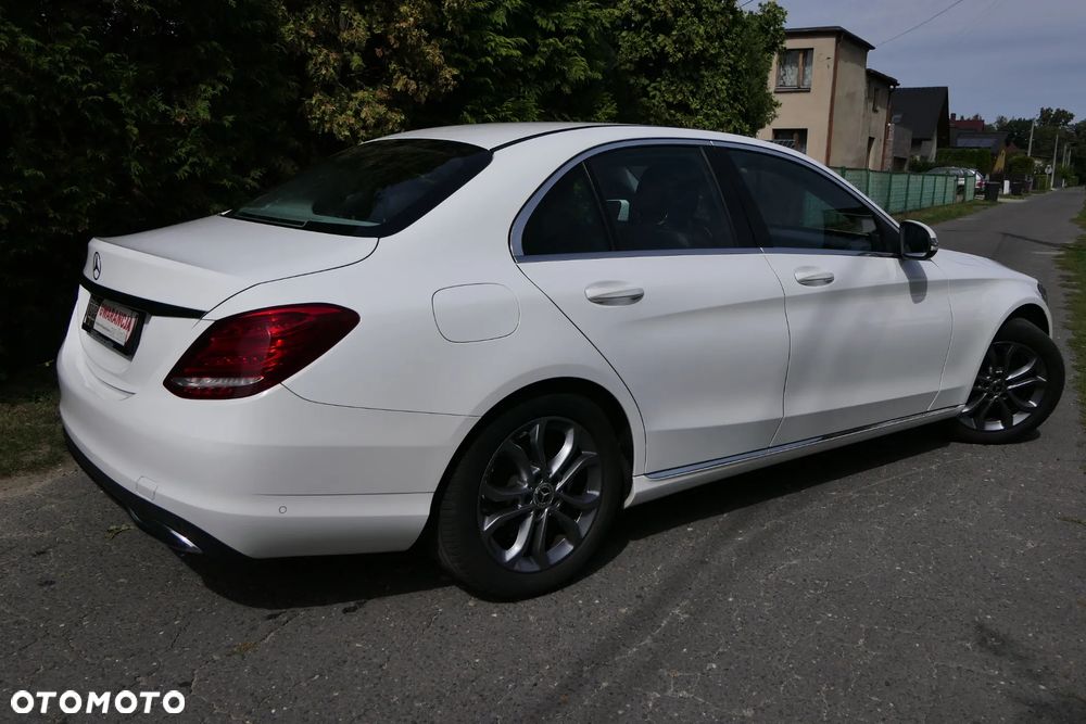 Mercedes-Benz Klasa C 180 CGI BlueEff Elegance - 9