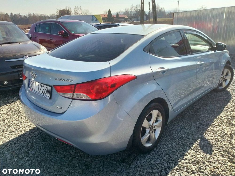 Hyundai Elantra - 5