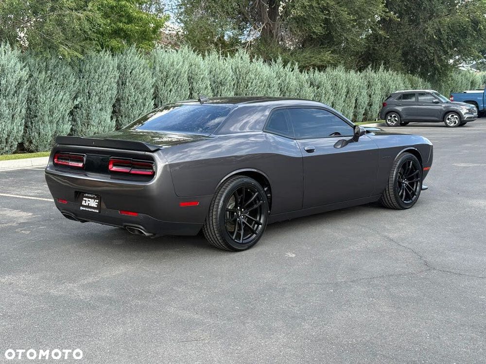 Dodge Challenger - 7