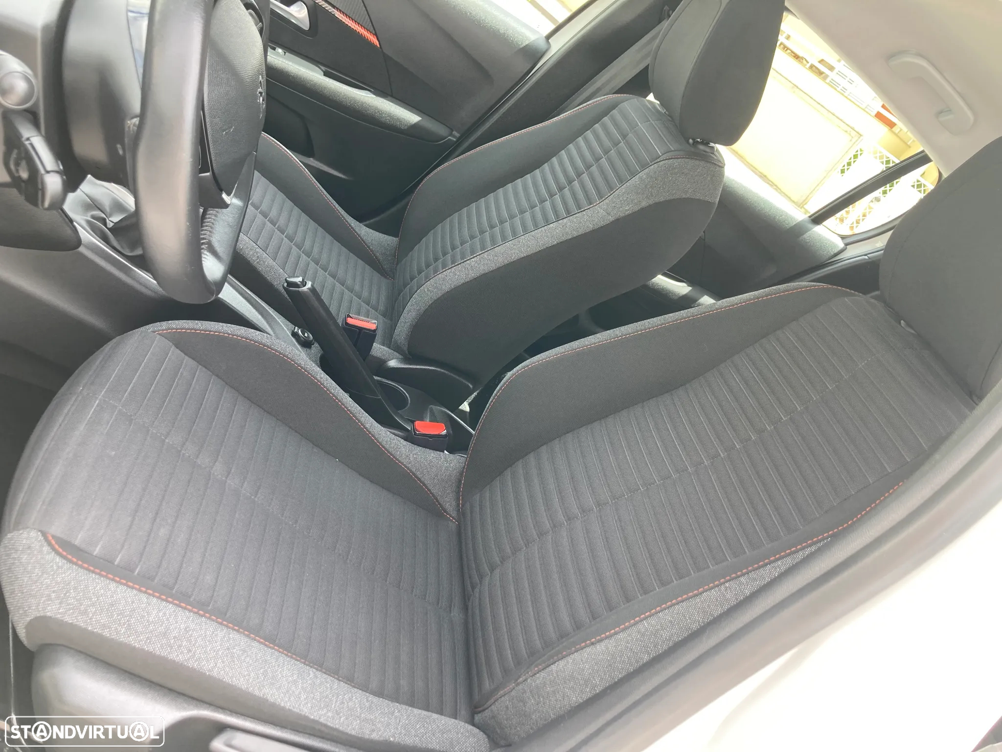Peugeot 208 1.2 PureTech Active Pack - 11