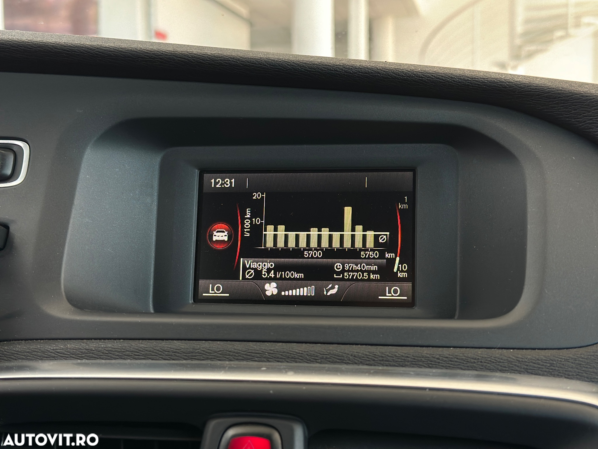 Volvo V40 D2 R-Design - 25