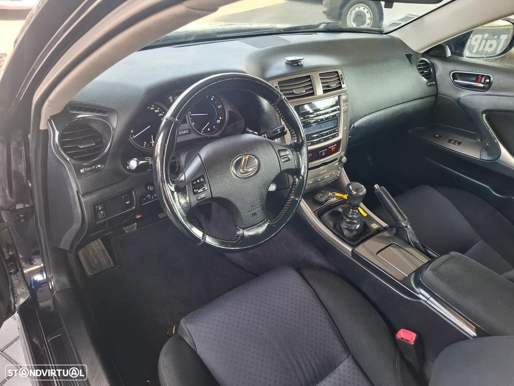 Lexus IS 220 d Base 11 - 8