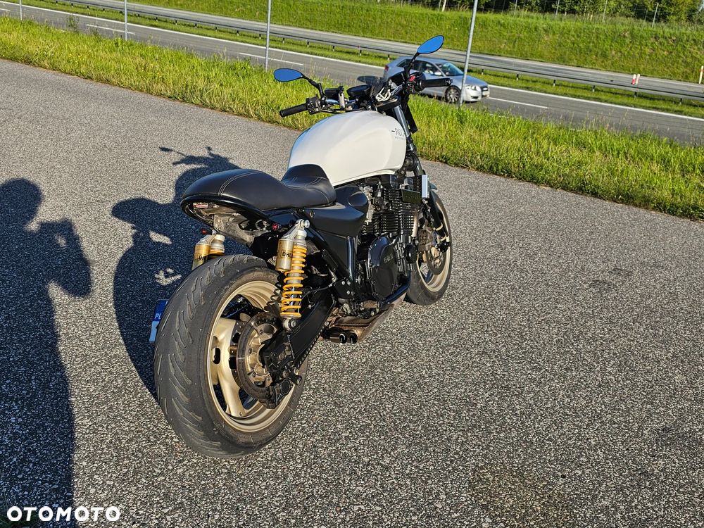 Yamaha XJR - 24