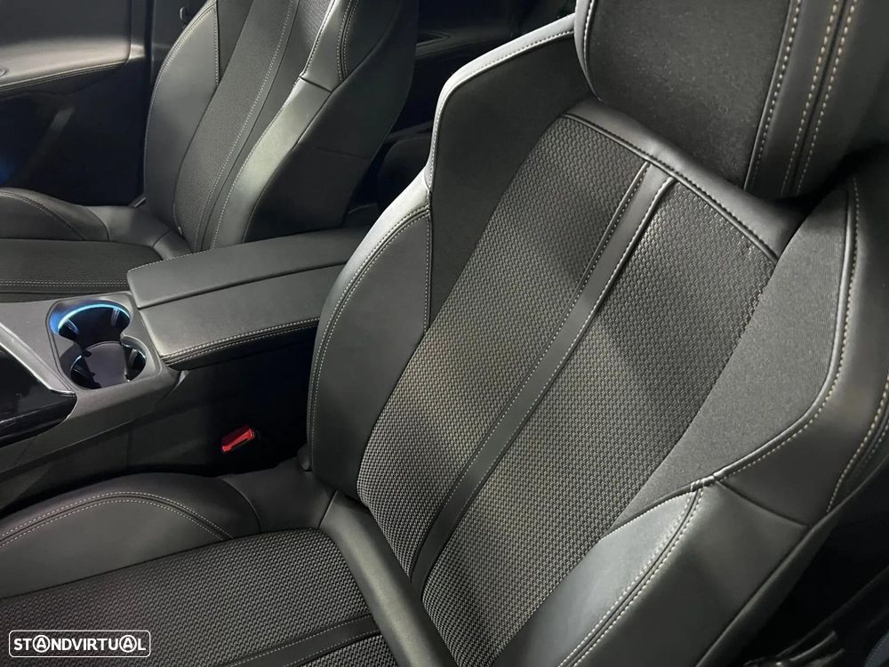 Peugeot 3008 1.6 Hybrid GT Pack e-EAT8 - 18