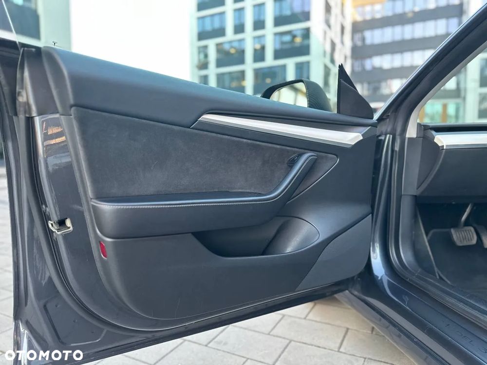 Tesla Model 3 Langstreckenbatterie Allradantrieb Dual Motor - 18