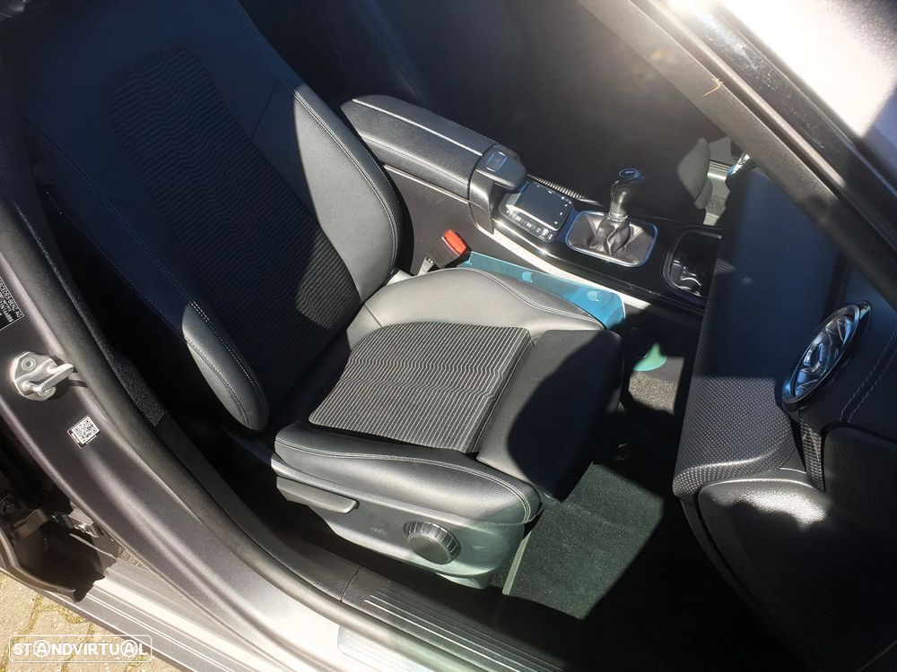 Mercedes-Benz CLA 180 d Progressive - 33