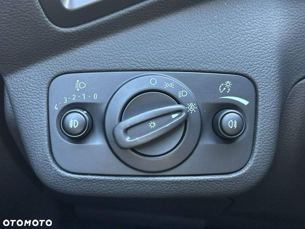 Ford Kuga - 37