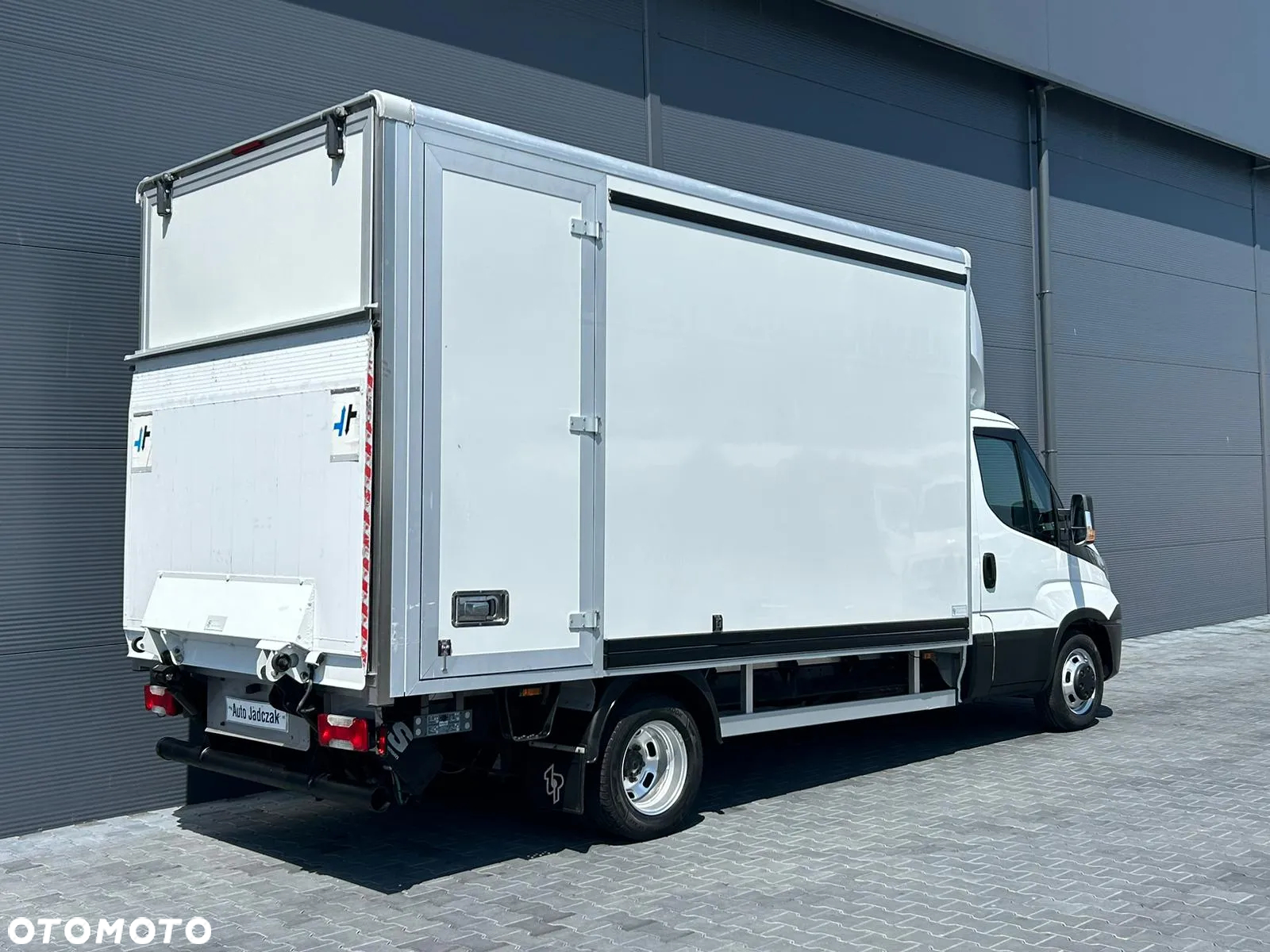 Iveco Daily 35C15 3.0 HPI Kontener 8 palet + winda 750kg + drzwi boczne **Niski przebieg**KLIMA**Serwis**Sprowadzony**Bez AdBlue** - 4