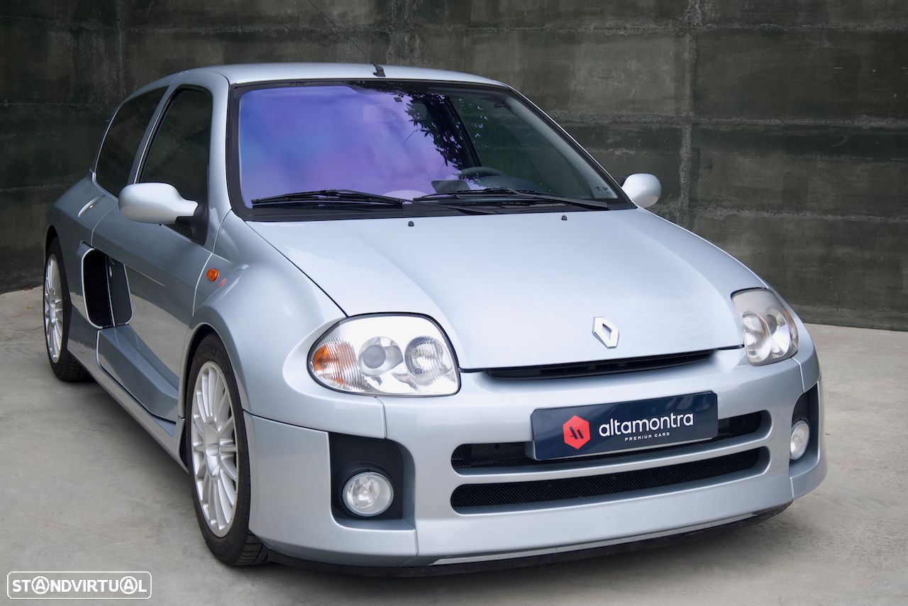 Renault Clio 3.0 V6 Sport - 1