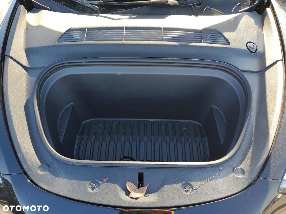 Tesla Model Y Long Range Dual Motor AWD - 14