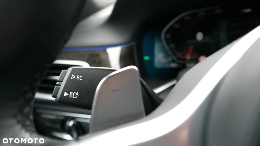 BMW Seria 7 750i xDrive sport - 22