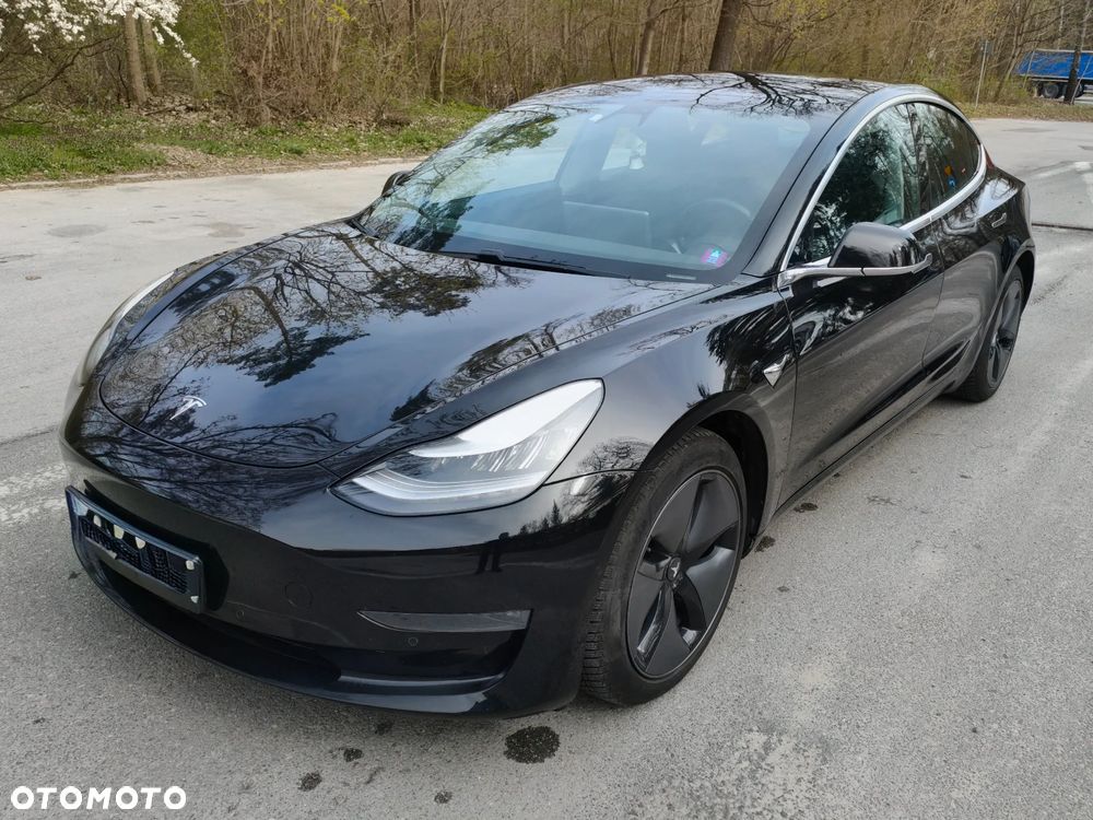 Tesla Model 3 - 1