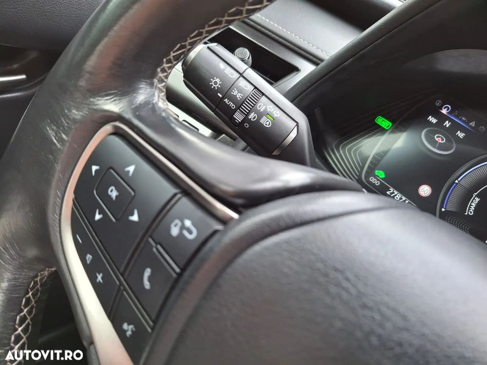 Lexus UX 250h FWD Business - 21
