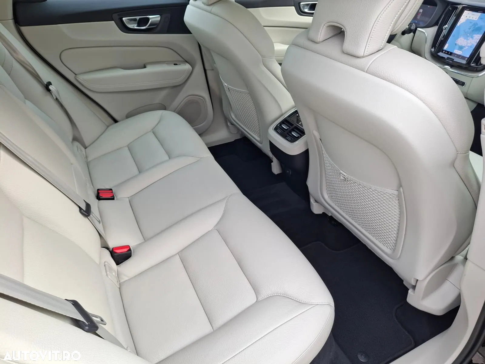 Volvo XC 60 B4 D AWD Ultimate Bright - 12