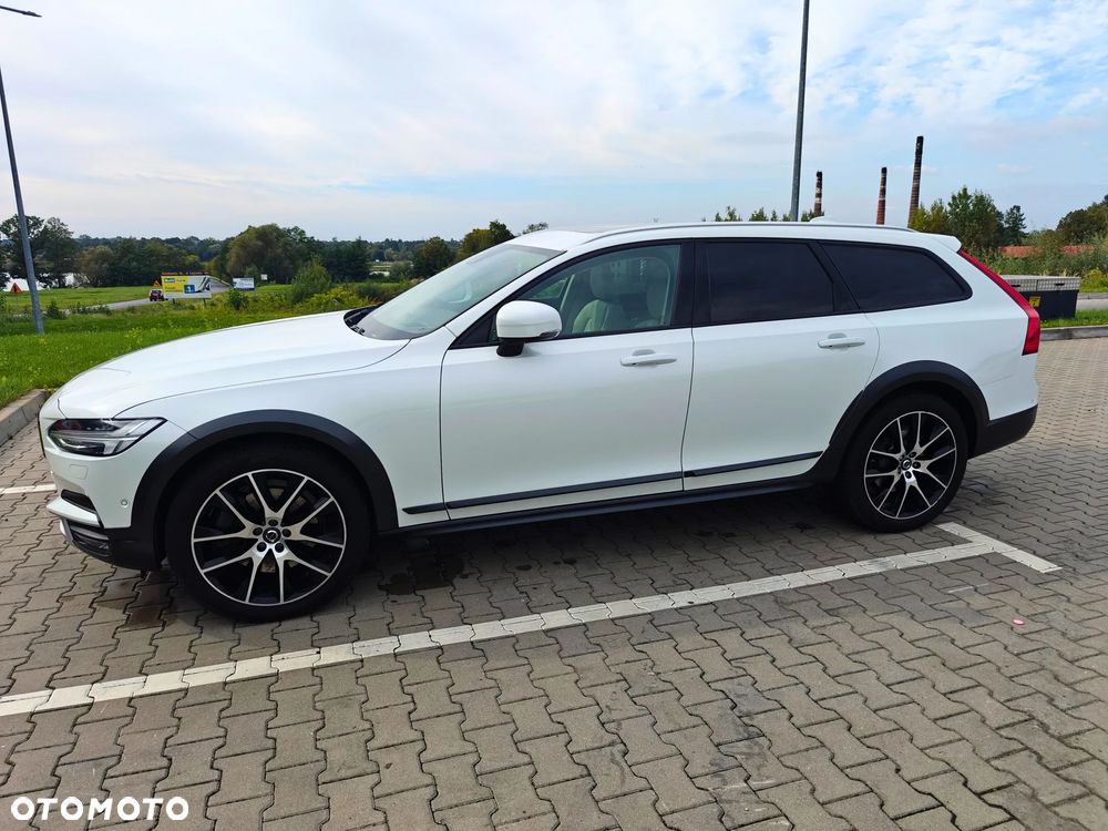 Volvo V90 Cross Country - 3