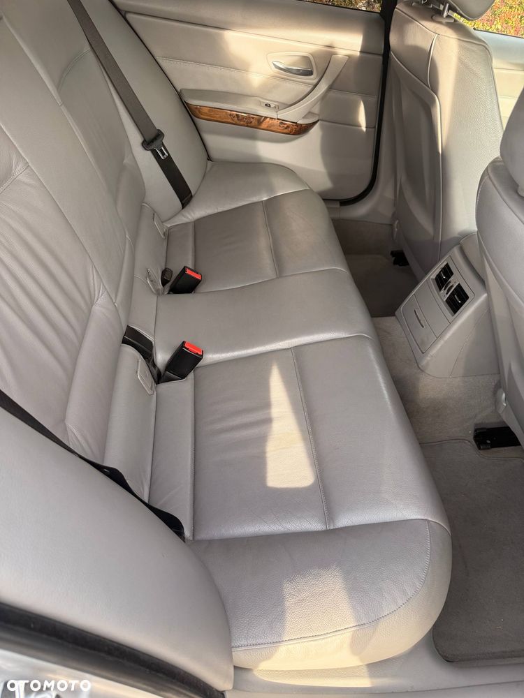 BMW Seria 3 320i - 7