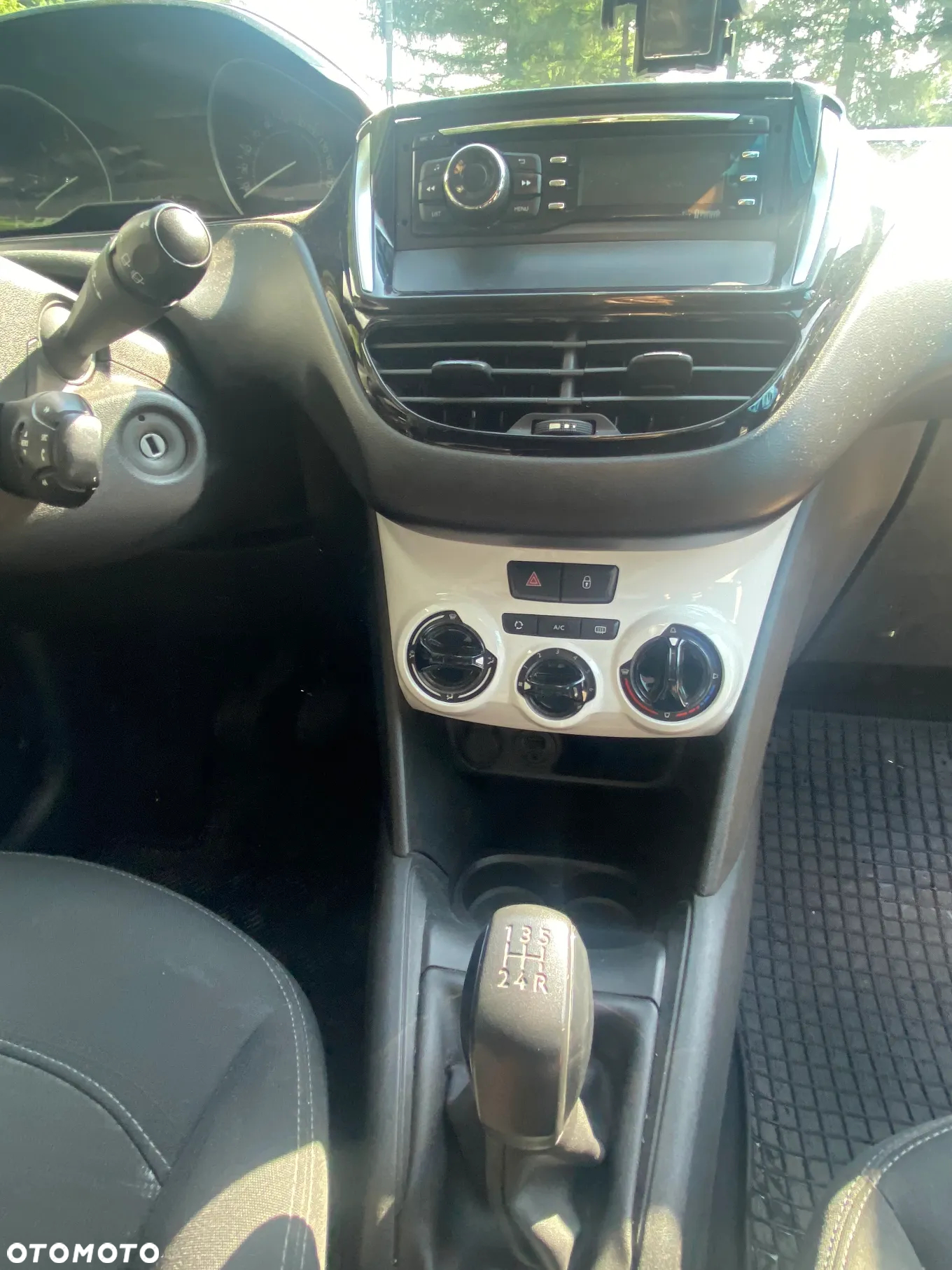 Peugeot 208 - 21