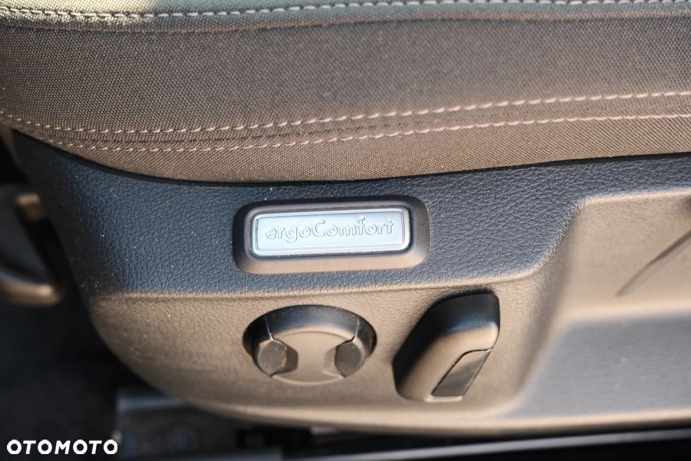 Volkswagen Passat 2.0 TDI BMT Comfortline - 27