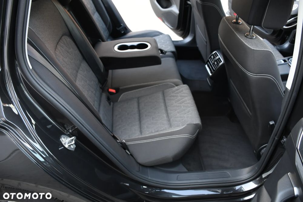 Volkswagen Passat 2.0 TDI SCR DSG Business - 14