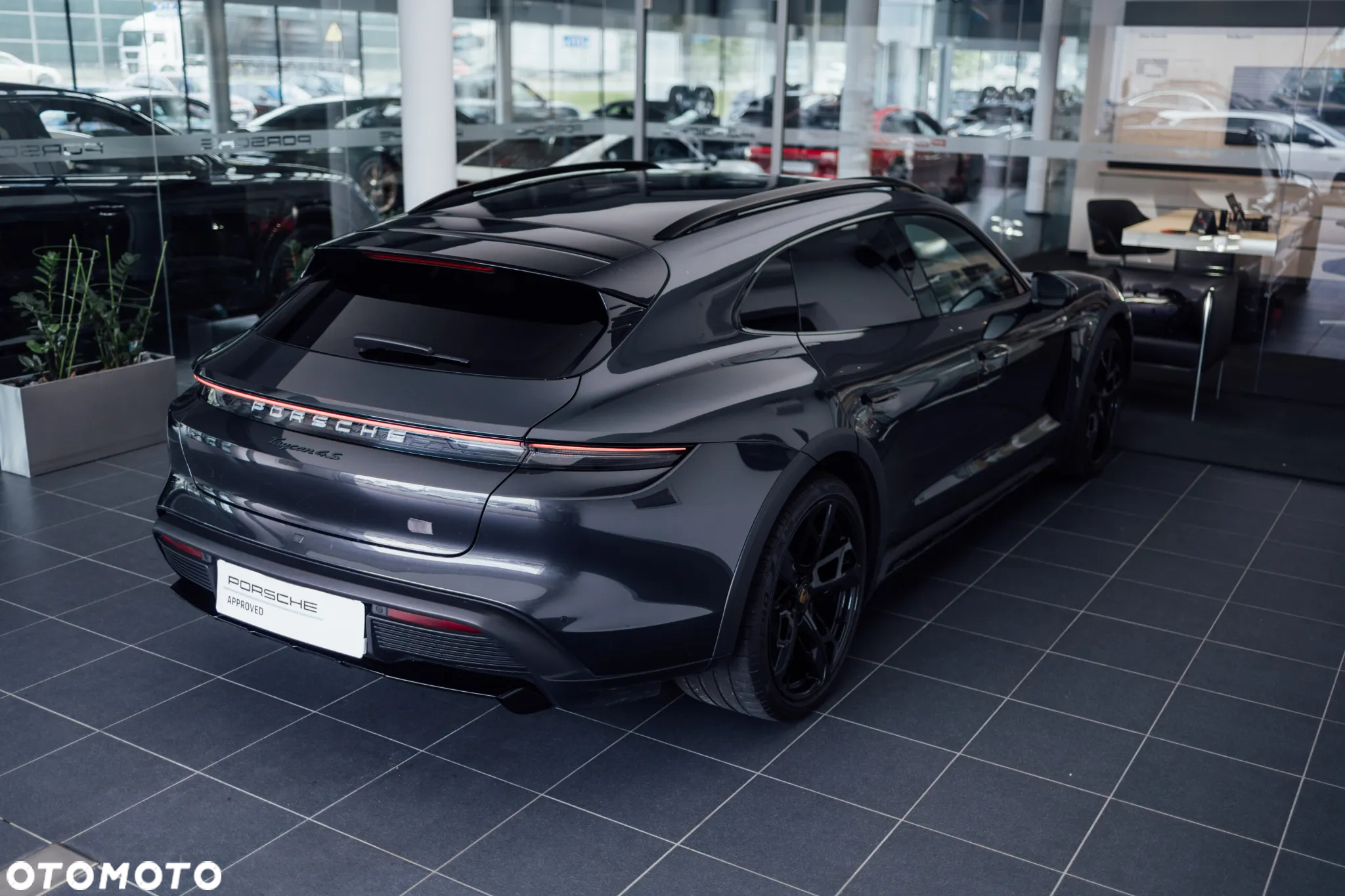Porsche Taycan 4S Cross Turismo - 9