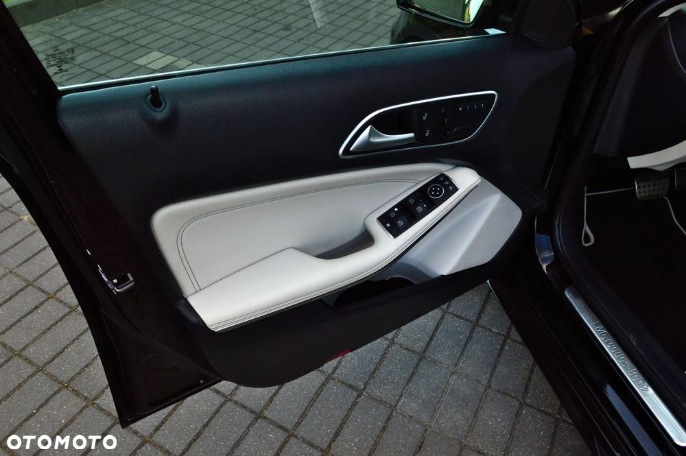 Mercedes-Benz Klasa A 250 4Matic 7G-DCT - 28