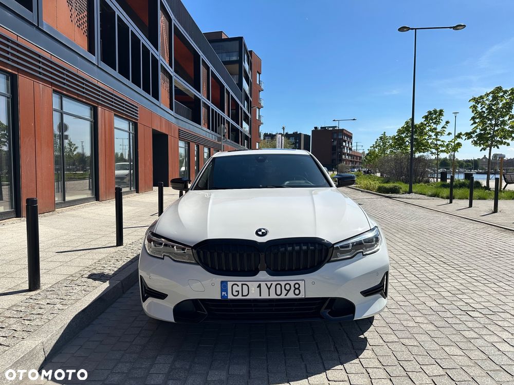 BMW Seria 3 330i Sport Line - 3