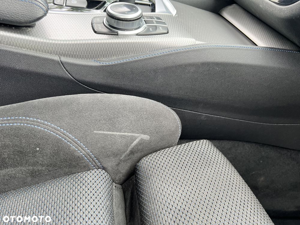 BMW Seria 5 520d M Sport - 29