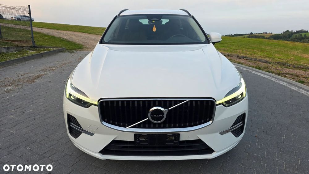 Volvo XC 60 B4 D AWD Momentum - 2