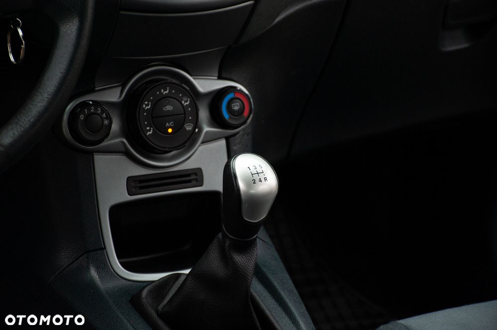 Ford Fiesta 1.4 Champions Edition - 28