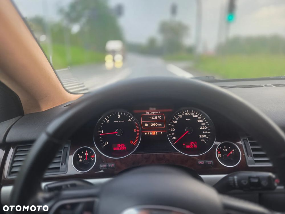 Audi A8 - 7