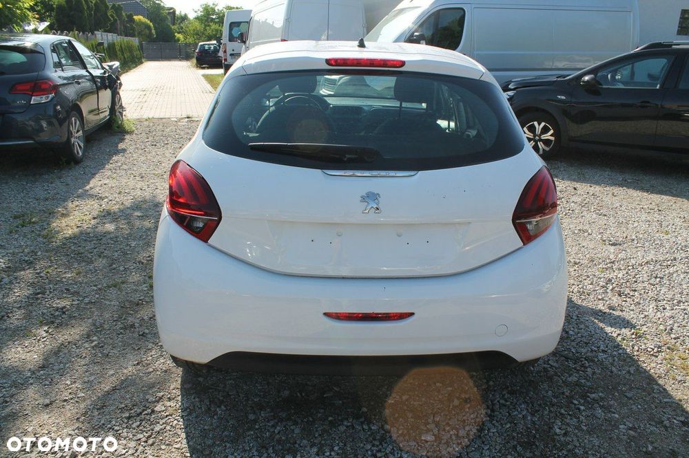 Peugeot 208 - 6