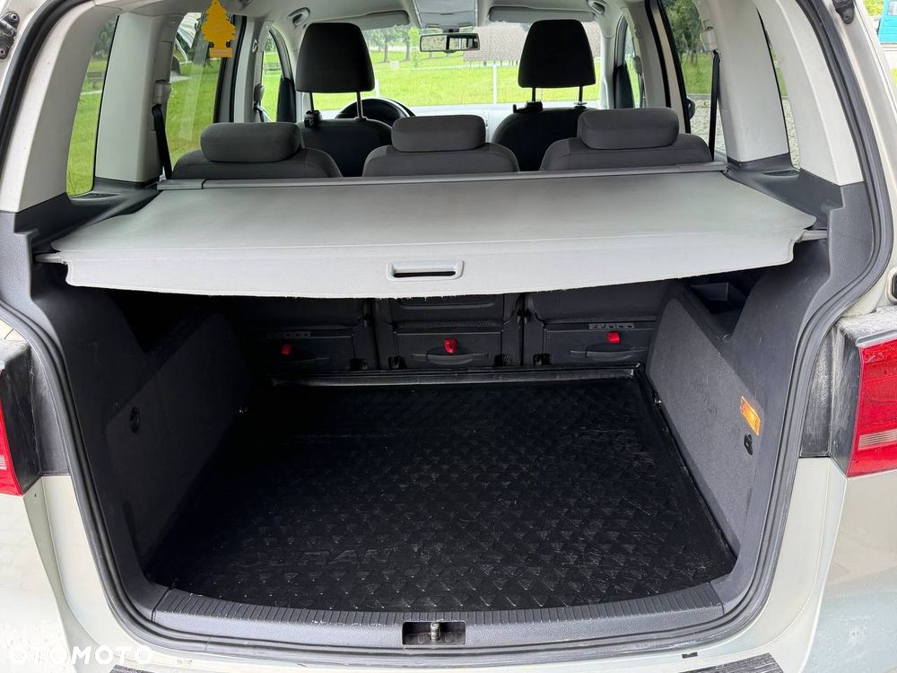 Volkswagen Touran - 26