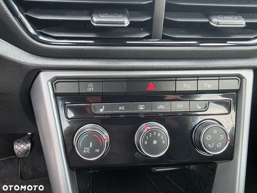 Volkswagen T-Roc - 17