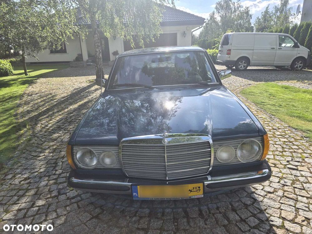 Mercedes-Benz W123 - 1