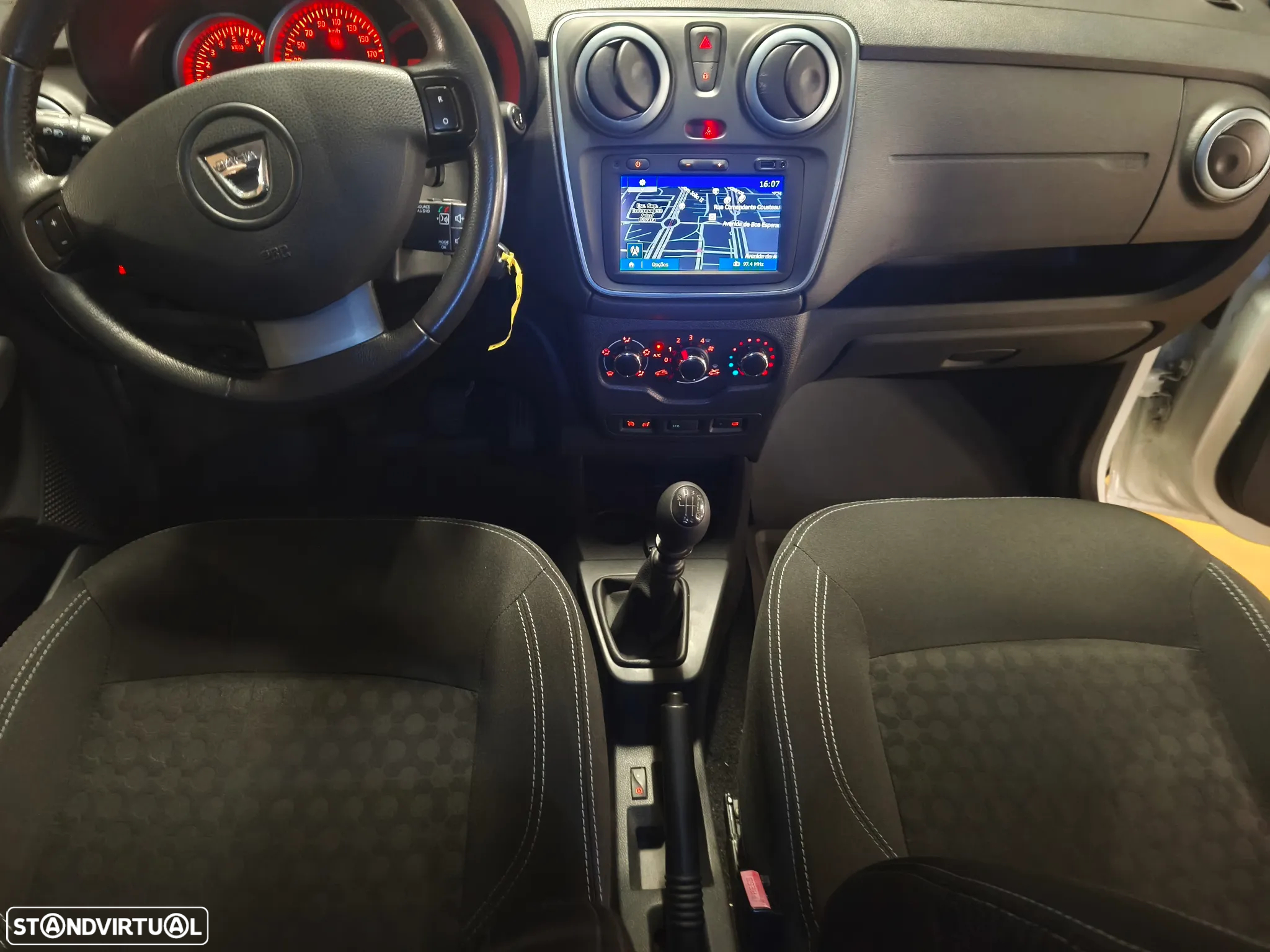Dacia Lodgy 1.5 dCi Stepway 7L - 9