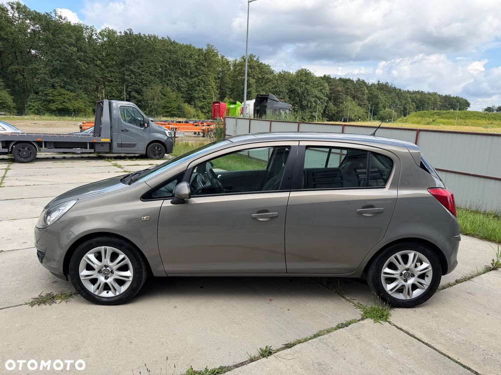 Opel Corsa 1.4 16V Edition - 4