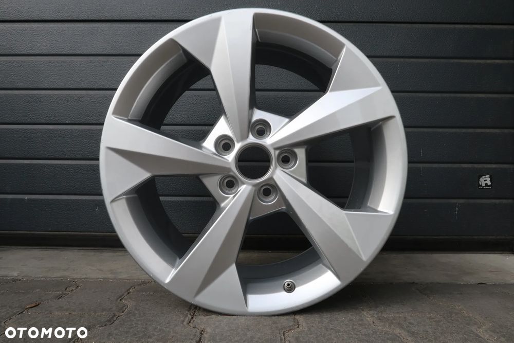 AD12 Felga Audi A3 8y0601025CP - 2