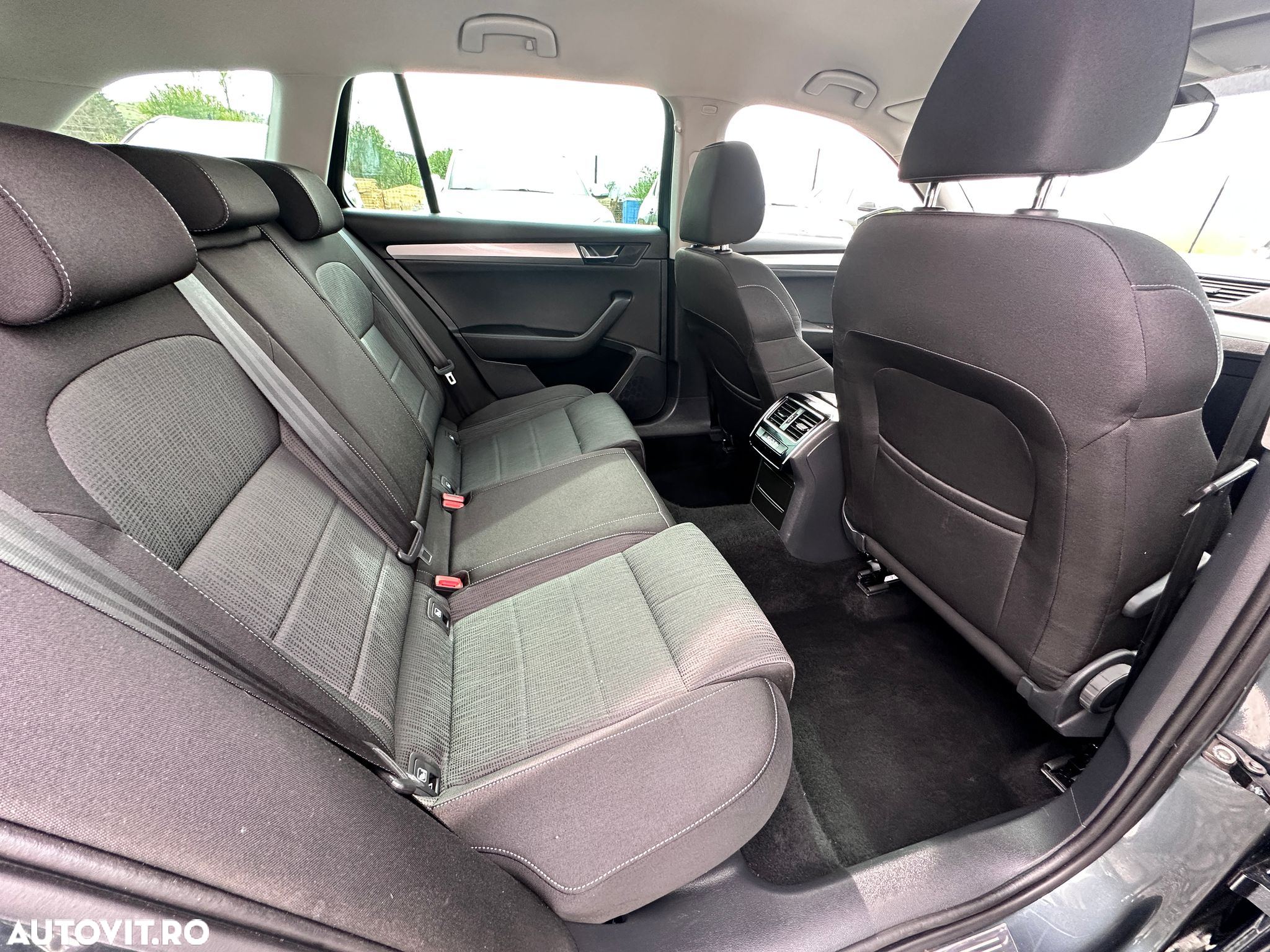Skoda Superb 2.0 TDI DSG Ambition - 10