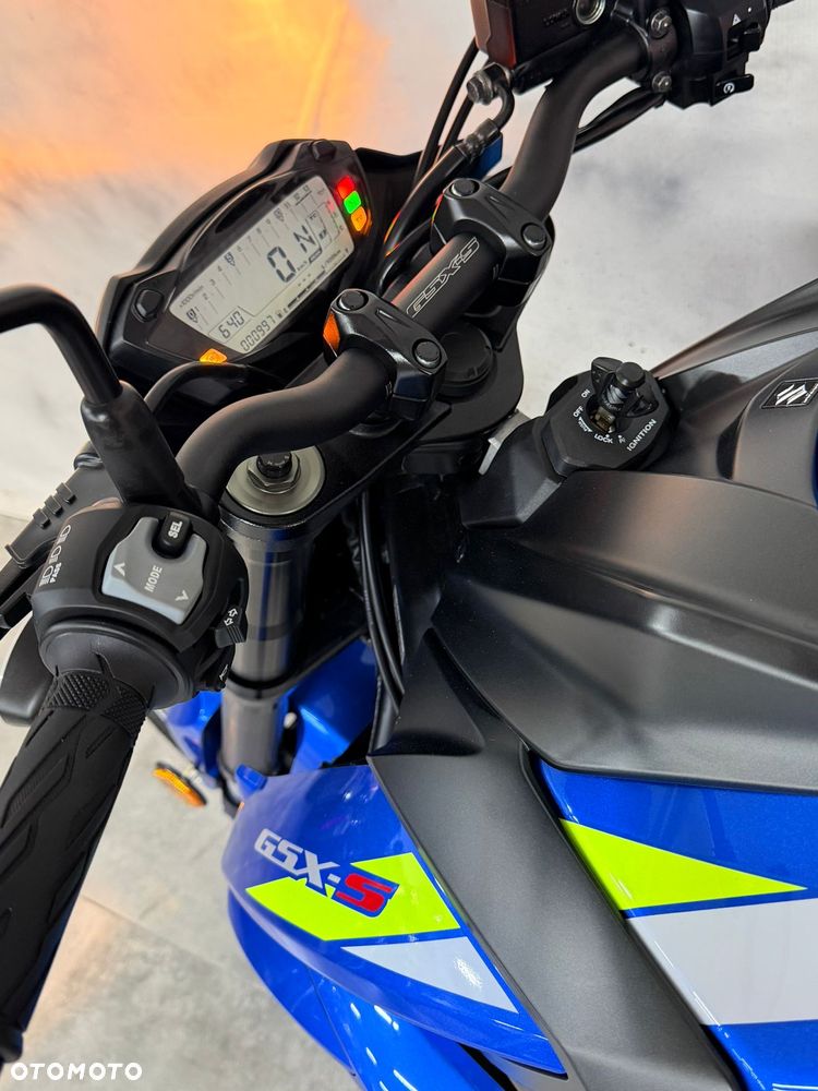 Suzuki GSX - 34