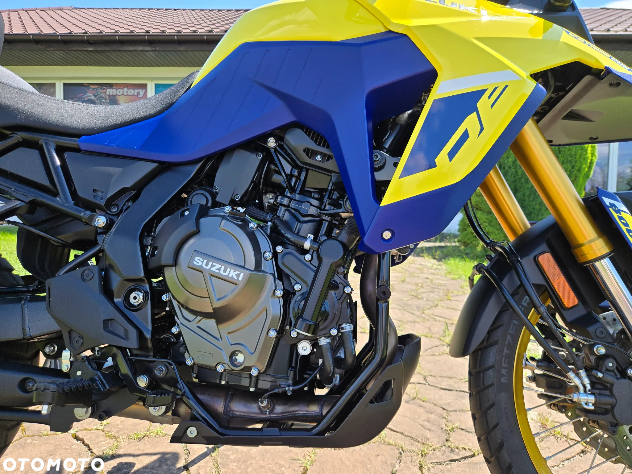 Suzuki V-STROM - 12